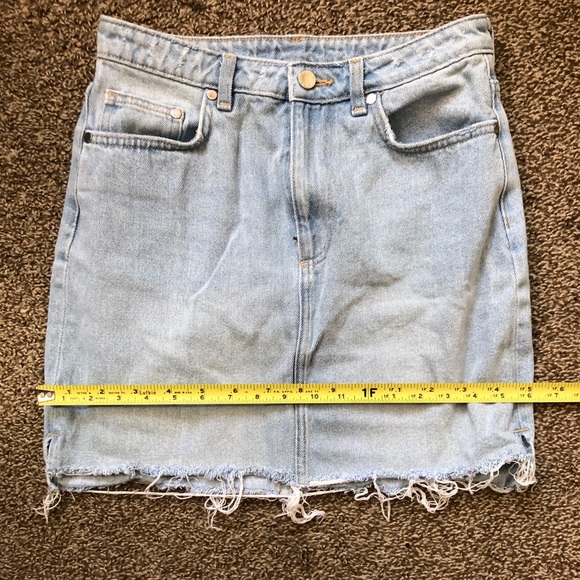 High waisted H&M Denim skirt with raw hem - Picture 7 of 9